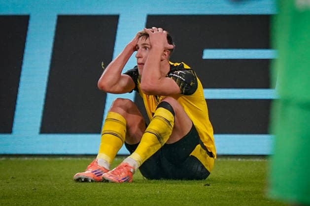 Deutschland: Fussball DFB-Pokal 2025 26, Achtelfinale - Borussia Dortmund vs Bayer 04 Leverkusen - Signal-Iduna-Park (Dortmund): Nico Schlotterbeck (Borussia Dortmund, 4) Dortmund Nordrhein-Westfalen Deutschland Copyright: xJOERANxSTEINSIEKx