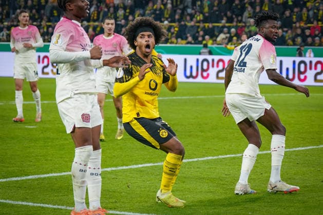 Deutschland: Fussball DFB-Pokal 2025 26, Achtelfinale - Borussia Dortmund vs Bayer 04 Leverkusen - Signal-Iduna-Park (Dortmund): Karim Adeyemi (Borussia Dortmund, 27) Dortmund Nordrhein-Westfalen Deutschland Copyright: xJOERANxSTEINSIEKx