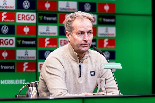 DORTMUND, GERMANY - DECEMBER 2: Kasper Hjulmand (Head Coach Bayer 04 Leverkusen) during the press conference, PK, Pressekonferenz after during the DFB Pokal Round of 16 match between Borussia Dortmund vs. Bayer 04 Leverkusen at Signal Iduna Park on Round of Sixteen of the DFB Pokal on December 2, 2025 in Dortmund, Germany. DFB REGULATIONS PROHIBIT ANY USE OF PHOTOGRAPHS AS IMAGE SEQUENCES AND OR QUASI-VIDEO. North Rhine Westphalia Germany Copyright: xBEAUTIFULxSPORTS Wunderlx