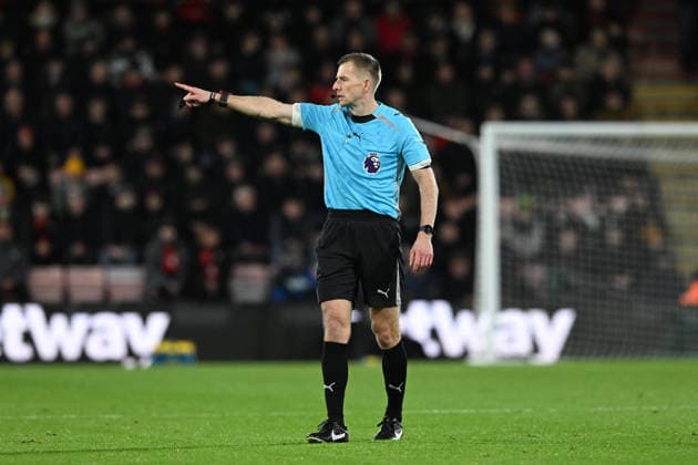 Bournemouth v Everton Premier League 02 12 2025. Referee Michael Salisbury during the Premier League match between Bournemouth and Everton at the Vitality Stadium, Bournemouth, England on 2 December 2025. Bournemouth Vitality Stadium Dorset England Editorial use only DataCo restrictions apply See www.football-dataco.com , Copyright: xGrahamxHuntx PSI-23324-0326