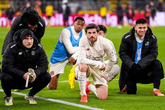 DORTMUND, GERMANY - DECEMBER 2: Bayer 04 Leverkusen goalkeeper Niklas Lomb, Jonas Hofmann of Bayer 04 Leverkusen and Claudio Echeverri of Bayer 04 Leverkusen look on after the DFB Cup round of 16 match between Borussia Dortmund and Bayer 04 Leverkusen at Signal Iduna Park on December 2, 2025 in Dortmund, Germany. (Photo by Rene Nijhuis) SPO  Copyright: xRenexNijhuis