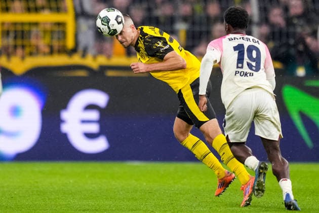 DORTMUND, GERMANY - DECEMBER 2: Waldemar Anton of Borussia Dortmund heads the ball during the DFB Cup round of 16 match between Borussia Dortmund and Bayer 04 Leverkusen at Signal Iduna Park on December 2, 2025 in Dortmund, Germany. (Photo by Rene Nijhuis) SPO  Copyright: xRenexNijhuis