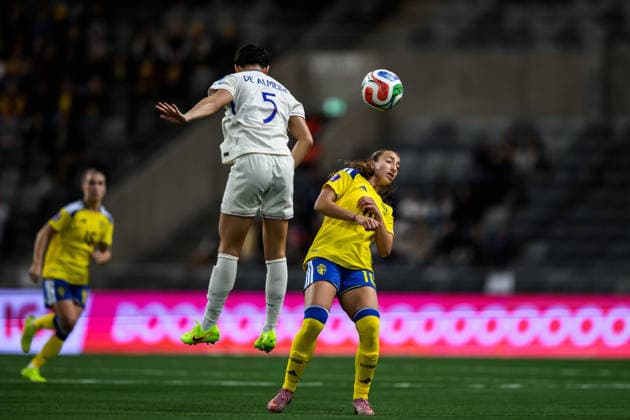 251202 Rosa Kafaji of Sweden during the Women s Nations League bronze medal second leg match between Sweden and France on December 2, 2025 in Stockholm. Photo: Simon Hastegard BILDBYRAN kod SH JM0754 bbeng fotboll football soccer fotball nations league uefa womens nations league bronsmatch bronze medal match dam sverige sweden frankrike france Copyright: SIMONxHASTEGARD BB251202SH133