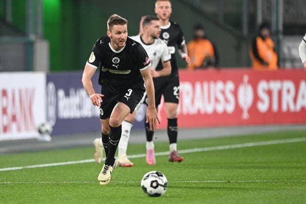 Karol METS (Pauli) Aktion, Einzelaktion Fussball, DFB Pokal, Achtelfinale, Round of 16, Borussia Moenchengladbach (MG) - FC St. Pauli (Pauli) 1-2 am 02.12.2025 im Borussiapark Moenchengladbach Deutschland. DFL regulations prohibit any use of photographs as image sequences and or quasi-video Â