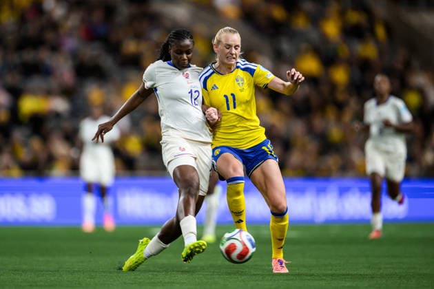 251202 Wassa SangarÃ of France and Stina Blackstenius of Sweden during the Women s Nations League bronze medal second leg match between Sweden and France on December 2, 2025 in Stockholm. Photo: Simon Hastegard BILDBYRAN kod SH JM0754 bbeng fotboll football soccer fotball nations league uefa womens nations league bronsmatch bronze medal match dam sverige sweden frankrike france Copyright: SIMONxHASTEGARD BB251202SH142