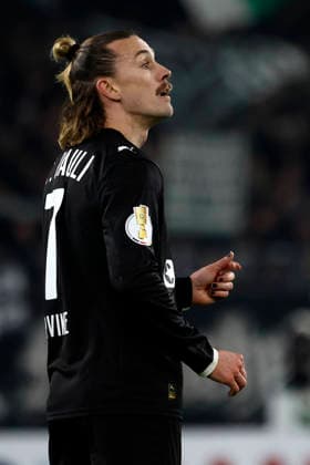 Mönchengladbach, Deutschland, Germany DFB-Pokal Achtelfinale Borussia Mönchengladbach : FC St. Pauli 1:2 02.12. 2025 im Borussia -Park in Mönchengladbach Jackson IRVINE (STP) Photo: Norbert Schmidt, Duesseldorf