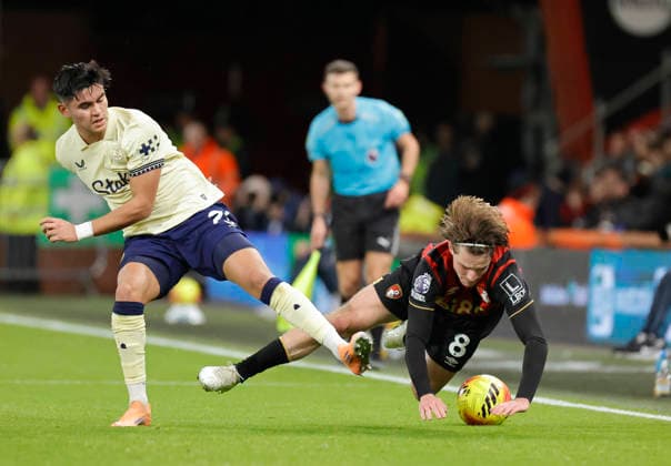 2nd December 2025, Bournemouth, Dorset, England; Premier League Football, AFC Bournemouth versus Everton; Alex Scott of Bournemouth competes with Carlos Alcaraz of Everton  HongboxChen