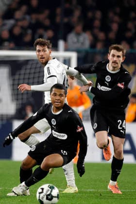Mönchengladbach, Deutschland, Germany DFB-Pokal Achtelfinale Borussia Mönchengladbach : FC St. Pauli 1:2 Joseph Michael SCALLY (MG), Joel Chima FUJITA (STP) und Connor METCALFE (STP) v.li.n.re.- Photo: Norbert Schmidt, Duesseldorf