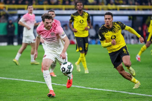 02.12.2025, Fußball, DFB-Pokal, Borussia Dortmund - Bayer 04 Leverkusen, Achtelfinale, Signal Iduna Park, Saison 2025 2026: Jonas Hofmann (Bayer04 07) im Zweikampf gegen Felix Nmecha (BVB 08) DFB regulations prohibit any use of photographs as image sequences and or quasi-video. Nordrhein-Westfalen Deutschland