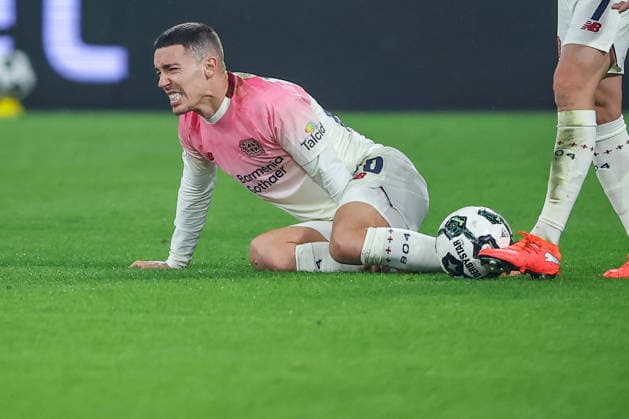 02.12.2025, Fußball, DFB-Pokal, Borussia Dortmund - Bayer 04 Leverkusen, Achtelfinale, Signal Iduna Park, Saison 2025 2026: Alejandro Grimaldo (Bayer04 20) liegt mit Schmerzen auffällig Lange auf dem Spielfeld DFB regulations prohibit any use of photographs as image sequences and or quasi-video. Nordrhein-Westfalen Deutschland