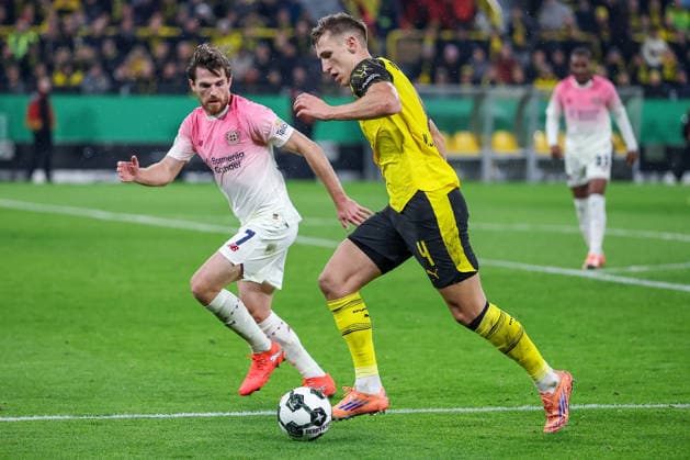 02.12.2025, Fußball, DFB-Pokal, Borussia Dortmund - Bayer 04 Leverkusen, Achtelfinale, Signal Iduna Park, Saison 2025 2026: Jonas Hofmann (Bayer04 07) im Zweikampf gegen Nico Schlotterbeck (BVB 04) DFB regulations prohibit any use of photographs as image sequences and or quasi-video. Nordrhein-Westfalen Deutschland
