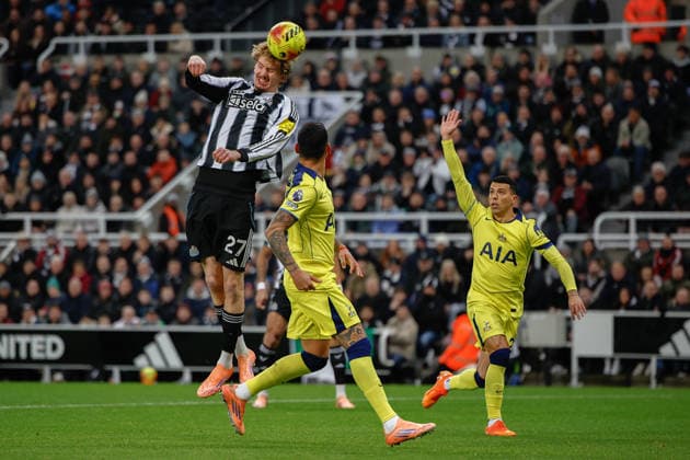 Newcastle United v Tottenham Hotspur Premier League 02 12 2025. Nick Woltemade of Newcastle United wins a header during the Premier League match between Newcastle United and Tottenham Hotspur at St. James s Park, Newcastle, England on 2 December 2025. Newcastle St. James s Park Tyne and Wear England Editorial use only DataCo restrictions apply See www.football-dataco.com , Copyright: xCraigxCowanx PSI-23316-0112
