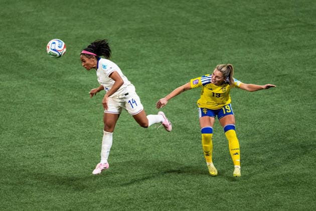 251202 Perle Morroni of France and Johanna Rytting Kaneryd of Sweden during the Women s Nations League bronze medal second leg match between Sweden and France on December 2, 2025 in Stockholm. Photo: Joel Marklund BILDBYRAN kod JM JM0754 bbeng fotboll football soccer fotball nations league uefa womens nations league bronsmatch bronze medal match dam sverige sweden frankrike france Copyright: JOELxMARKLUND BB251202JM110