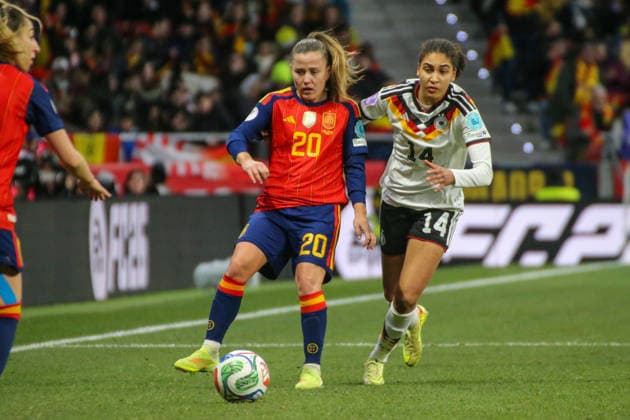 02.12.2025, xgrfx, Fussball UEFA Women s Nations League Finale Rückspiel, Spanien - Deutschland v.l. Claudia Pina (Spanien), Cora Zicai (Deutsche Frauennationalmannschaft) (DFL DFB REGULATIONS PROHIBIT ANY USE OF PHOTOGRAPHS as IMAGE SEQUENCES and or QUASI-VIDEO) Madrid
