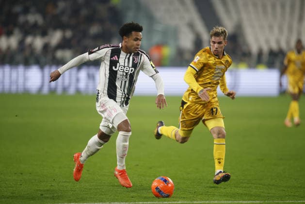 Weston McKennie of Juventus FC and Iker Bravo of Udinese Calcio during the Coppa Itallia, 2025 26 season, football match between Juventus FC and Udinese Calcio on 02 Dicember 2025, at Allianz Stadium, Turin, taly. Photo Nderim KACELI  Copyright: xNderimxKaceli IPAxSportx xipa-agency.netx xx IPA_68662782 IPA_Agency_IPA68662782