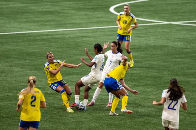 251202 Johanna Rytting Kaneryd and Hanna Lundkvist of Sweden challenge Grace Geyoro and Sakina Karchaoui of France during the Women s Nations League bronze medal second leg match between Sweden and France on December 2, 2025 in Stockholm. Photo: Joel Marklund BILDBYRAN kod JM JM0754 bbeng fotboll football soccer fotball nations league uefa womens nations league bronsmatch bronze medal match dam sverige sweden frankrike france Copyright: JOELxMARKLUND BB251202JM122