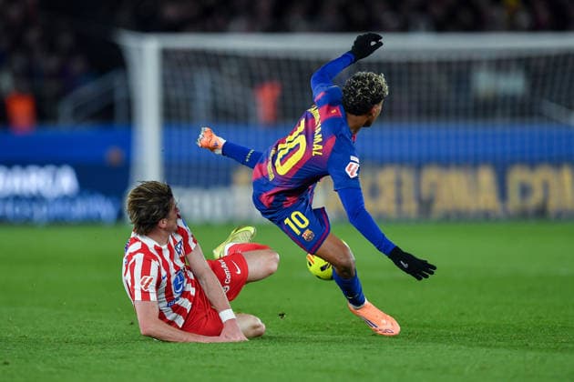 FC Barcelona, Barca v ATLETICO MADRID. SPOTIFY CAMP NOU.BARCELONA. December 2,2025 FC BARCELONA vs ATLETICO MADRID December 2 ,2025 Lamine Yamal (10) of FC Barcelona during the match between FC Barcelona and Atletico Madrid corresponding to the nineteenth day (match advanced) of La Liga EA Sports at at Spotify Camp Nou in Barcelona, Spain. Barcelona ESP Copyright: xS.xRosx