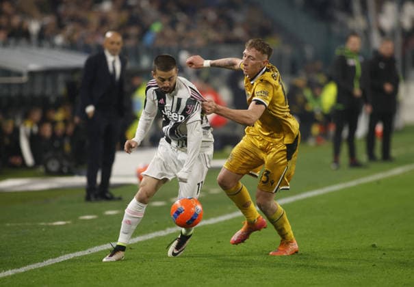 CALCIO - Coppa Italia - Juventus FC vs Udinese Calcio Edon Zhegrova of Juventus FC and Nicolo Bertola of Udinese Calcio during the Coppa Itallia, 2025 26 season, football match between Juventus FC and Udinese Calcio on 02 Dicember 2025, at Allianz Stadium, Turin, taly. Photo Nderim KACELI Turin Italy  Copyright: xIPAxSport ABACAx
