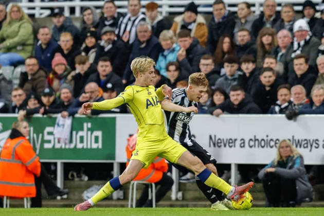 Newcastle United v Tottenham Hotspur Premier League 02 12 2025. Lucas Bergvall of Tottenham Hotspur challenges with Lewis Hall of Newcastle United during the Premier League match between Newcastle United and Tottenham Hotspur at St. James s Park, Newcastle, England on 2 December 2025. Newcastle St. James s Park Tyne and Wear England Editorial use only DataCo restrictions apply See www.football-dataco.com , Copyright: xCraigxCowanx PSI-23316-0155