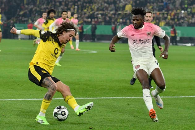 v. li. im Kampf um den Ball Fabio Silva (Dortmund 21) Edmond Tapsoba (Leverkusen 12) 02.12.2025 Fussball Borussia Dortmund vs Bayer Leverkusen, Signal Iduna Park, Dortmund, DFB DFL REGULATIONS PROHIBIT ANY USE OF PHOTOGRAPHS AS IMAGE SEQUENCES AND OR QUASI-VIDEO