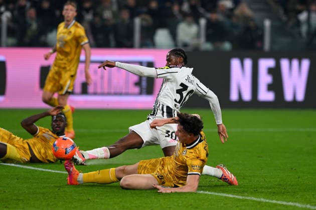 Jonathan David of Juventus FC scores a goal during Coppa Italia 2025 26 match between Juventus FC and of Udinese Calcio at Allianz Stadium on December 02, 2025 in Turin, Italy - ph Giuliano Marchisciano  Copyright: xGiulianoxMarchisciano IPAxSportx xipa-agency.netx xx IPA_68664099 IPA_Agency_IPA68664099