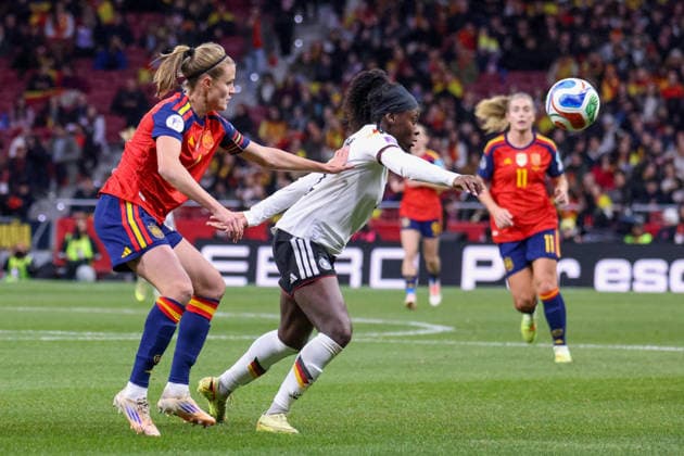 Madrid, Deutschland 02. Dezember 2025: UEFA Nations League Women - Finale Rückrunde - 2025 - Spanien vs. Deutschland Im Bild: v.li. im Zweikampf Irene Paredes (Spanien) und Nicole Anyomi (Deutschland) Riyadh Air Metropolitano Copyright: xFotostandx xFantinix
