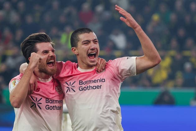 Fußball DFB Pokal - Borussia Dortmund - Bayer 04 Leverkusen am 02.12.2025 im Signal Iduna Park in Dortmund Jubel, Torjubel, Torschuetze, Torschütze Ibrahim Maza (Leverkusen 30) jubelt nach seinem Tor zum 0 zu 1 mit Jonas Hofmann (Leverkusen 7)