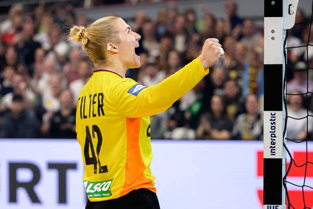 Handball, Frauen WM, Hauptrunde Gruppe 2: Deutschland - Faeroer Inseln Torhueterin Katharina Filter (Deutschland) Jubel Freude Emotion Dortmund Westfalenhalle Nordrhein-Westfalen Deutschland