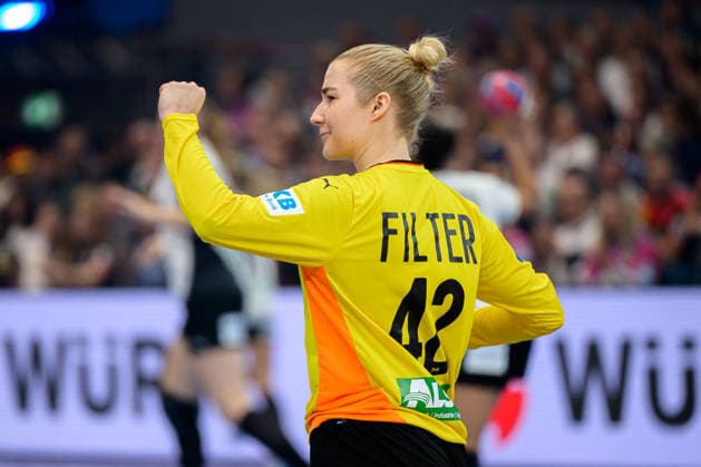 Handball, Frauen WM, Hauptrunde Gruppe 2: Deutschland - Faeroer Inseln Torhueterin Katharina Filter (Deutschland) Jubel Freude Emotion Dortmund Westfalenhalle Nordrhein-Westfalen Deutschland