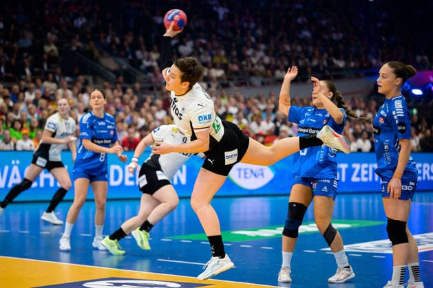 Handball, Frauen WM, Hauptrunde Gruppe 2: Deutschland - Faeroer Inseln Alina Grijseels (Deutschland) Dortmund Westfalenhalle Nordrhein-Westfalen Deutschland