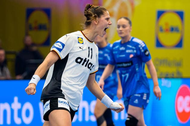 Handball, Frauen WM, Hauptrunde Gruppe 2: Deutschland - Faeroer Inseln Xenia Smits (Deutschland) Jubel Freude Emotion Torjubel Torschuetze Torschütze Dortmund Westfalenhalle Nordrhein-Westfalen Deutschland