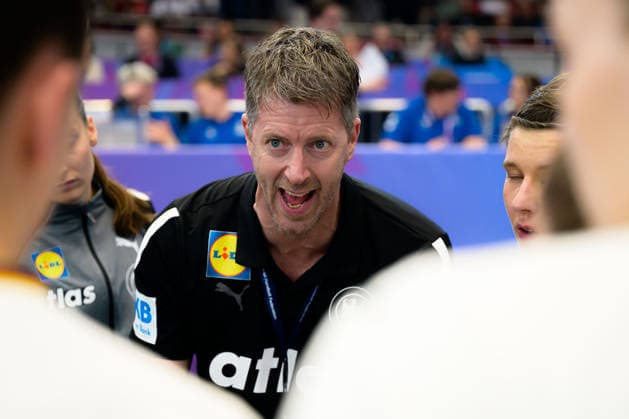 Handball, Frauen WM, Hauptrunde Gruppe 2: Deutschland - Faeroer Inseln Trainer Markus Gaugisch (Deutschland) Dortmund Westfalenhalle Nordrhein-Westfalen Deutschland