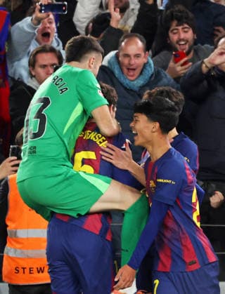 FC Barcelona, Barca v Club Atletico de Madrid - LaLiga EA Sports FC Barcelona players celebrate during the match between FC Barcelona and Club Atletico de Madrid, corresponding to week 19 of LaLiga EA Sports, played at the Spotify Camp Nou in Barcelona, Spain, on December 2, 2025. Barcelona Barcelona Spain  Copyright: xUrbanandsportx originalFilename:urbanandsport-fcbarcel251202_nptWI.jpg