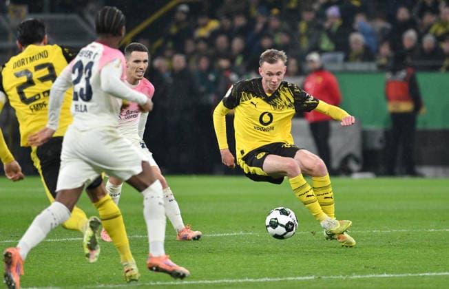 Maximilian Beier (Borussia Dortmund) 02.12.2025, Fussball DFB Pokal, Saison 2025 2026, Achtelfinale, Borussia Dortmund - Bayer 04 Leverkusen 0:1 DFB regulations prohibit any use of photographs as image sequences and or quasi-video Dortmund Signal Iduna Park Nordrhein Westfalen Deutschland