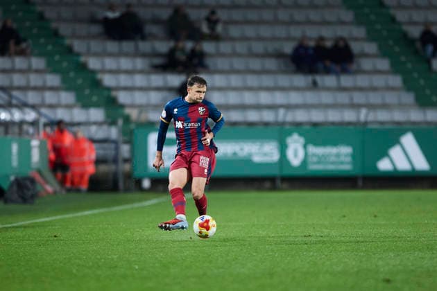 Racing Club Ferrol v SD Huesca - Copa del Rey FERROL, SPAIN - DECEMBER 2: Alvaro Carrillo of SD Huesca passes the ball during the Copa del Rey second round match between Racing Club Ferrol and SD Huesca at Campo Municipal A Malata on December 2, 2025 in Ferrol, Spain. (Photo by Diego Simon Photo Players Images Magara Press) Ferrol Estadio Municipal A Malata Spain Copyright: xDiegoxSimonx