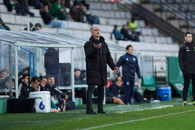 Racing Club Ferrol v SD Huesca - Copa del Rey FERROL, SPAIN - DECEMBER 2: Pablo Lopez, Head Coach of Racing Club de Ferrol during the Copa del Rey second round match between Racing Club Ferrol and SD Huesca at Campo Municipal A Malata on December 2, 2025 in Ferrol, Spain. (Photo by Diego Simon Photo Players Images Magara Press) Ferrol Estadio Municipal A Malata Spain Copyright: xDiegoxSimonx