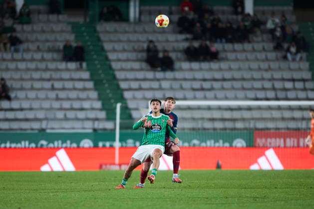 Racing Club Ferrol v SD Huesca - Copa del Rey FERROL, SPAIN - DECEMBER 2: Hugo Perez of SD Huesca competes for the ball with Aitor Gelardo of Racing Club de Ferrol during the Copa del Rey second round match between Racing Club Ferrol and SD Huesca at Campo Municipal A Malata on December 2, 2025 in Ferrol, Spain. (Photo by Diego Simon Photo Players Images Magara Press) Ferrol Estadio Municipal A Malata Spain Copyright: xDiegoxSimonx
