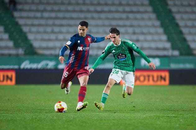 Racing Club Ferrol v SD Huesca - Copa del Rey FERROL, SPAIN - DECEMBER 2: Jesus Alvarez of SD Huesca competes for the ball with Azael Garcia of Racing Club de Ferrol during the Copa del Rey second round match between Racing Club Ferrol and SD Huesca at Campo Municipal A Malata on December 2, 2025 in Ferrol, Spain. (Photo by Diego Simon Photo Players Images Magara Press) Ferrol Estadio Municipal A Malata Spain Copyright: xDiegoxSimonx