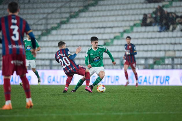 Racing Club Ferrol v SD Huesca - Copa del Rey FERROL, SPAIN - DECEMBER 2: Aitor Gelardo of Racing Club de Ferrol competes for the ball with Francisco Portillo of SD Huesca during the Copa del Rey second round match between Racing Club Ferrol and SD Huesca at Campo Municipal A Malata on December 2, 2025 in Ferrol, Spain. (Photo by Diego Simon Photo Players Images Magara Press) Ferrol Estadio Municipal A Malata Spain Copyright: xDiegoxSimonx