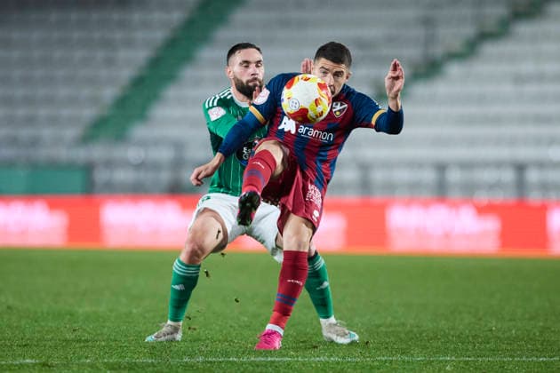 Racing Club Ferrol v SD Huesca - Copa del Rey FERROL, SPAIN - DECEMBER 2: Miguel Leal of Racing Club de Ferrol competes for the ball with Francisco Portillo of SD Huesca during the Copa del Rey second round match between Racing Club Ferrol and SD Huesca at Campo Municipal A Malata on December 2, 2025 in Ferrol, Spain. (Photo by Diego Simon Photo Players Images Magara Press) Ferrol Estadio Municipal A Malata Spain Copyright: xDiegoxSimonx
