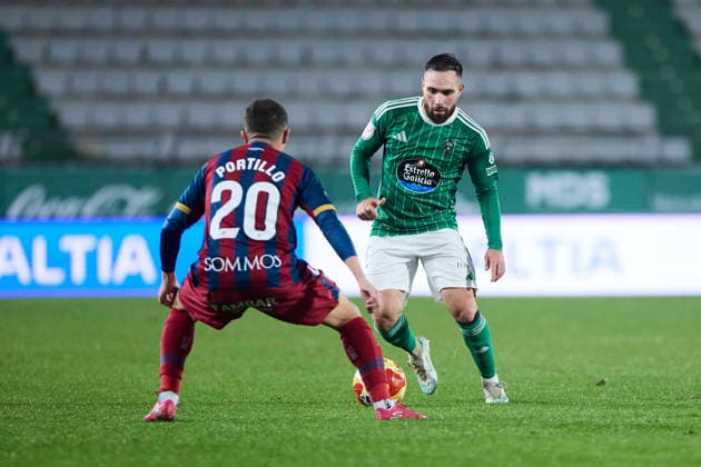 Racing Club Ferrol v SD Huesca - Copa del Rey FERROL, SPAIN - DECEMBER 2: Miguel Leal of Racing Club de Ferrol competes for the ball with Francisco Portillo of SD Huesca during the Copa del Rey second round match between Racing Club Ferrol and SD Huesca at Campo Municipal A Malata on December 2, 2025 in Ferrol, Spain. (Photo by Diego Simon Photo Players Images Magara Press) Ferrol Estadio Municipal A Malata Spain Copyright: xDiegoxSimonx