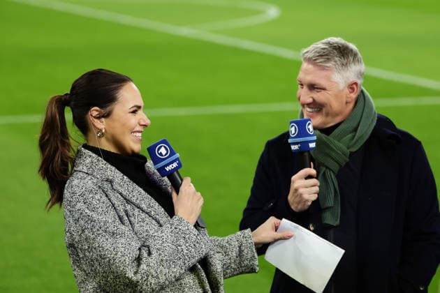 Dortmund, Signal Iduna Park, 02.12.25, GER, Herren, DFB-Pokal, Achtelfinale, Saison 2025 - 2026, Borussia Dortmund - Bayer 04 Leverkusen, Esther Sedlaczek Fernsehmoderatorin und ARD Experte Bastian Schweinsteiger DFB DFL REGULATIONS PROHIBIT ANY USE OF PHOTOGRAPHS AS IMAGE SEQUENCES AND OR QUASI-VIDEO. Copyright: JoachimxBywaletz xJB-Sportfoto