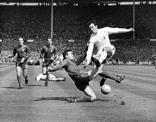 20th May 1967: The FA cup final at Wembl 20th May 1967: The FA cup final at Wembley Stadium. Tottenham Hotspur (2) versus Chelsea (1). Photo shows: With tangled feet in a tussle for the ball are Jimmy Greaves (white shirt) and Chelsea captain, Ron Harris. Other players are Chelsea s Alan Harris (extreme left) and Marvin Hinton, just in front of a fallen Spurs player. Of course, Spurs were dead lucky to get the result., Credit:TALKING Photoshot Avalon  Copyright: xTALKINGxSPORT Photoshotx xAvalonx PHT_OBIT_Marvin_Hinton_503940845
