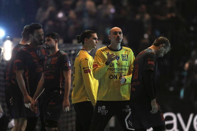 photo : Begrüssung der beiden Teams vor Spielbeginn , hier Torhüter Charles Bolzinger ( Montpellier ) , dahinter Torhüter Adrien Godard Capdeville Handball Herren am Di. 02.12.2025 Euroleague Mens EHF EURO LEAGUE , Tue. 02-12-25 THW Kiel - Montpellier HB