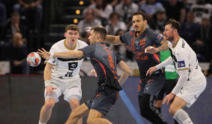 photo : Jack THURIN ( Montpellier ) gegen Lukas LAUBE (Kiel , links) Handball Herren am Di. 02.12.2025 Euroleague Mens EHF EURO LEAGUE , Tue. 02-12-25 THW Kiel - Montpellier HB
