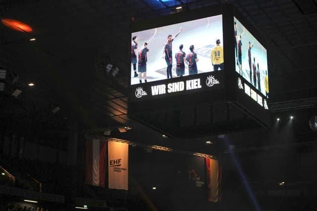 photo : die Gäste aus Montpellier werden auf der Anzeigetafel präsentiert Handball Herren am Di. 02.12.2025 Euroleague Mens EHF EURO LEAGUE , Tue. 02-12-25 THW Kiel - Montpellier HB