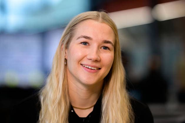 Handball, Frauen WM, Hauptrunde Gruppe 2: Deutschland - Pressekonferenz Torhueterin Katharina Filter (Deutschland) Portrait Gesicht lachend laechelnd gut gelaunt grinst grinsend Dortmund Nordrhein-Westfalen Deutschland