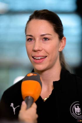 Handball, Frauen WM, Hauptrunde Gruppe 2: Deutschland - Pressekonferenz Emily Vogel (Deutschland) im ZDF Interview Dortmund Nordrhein-Westfalen Deutschland