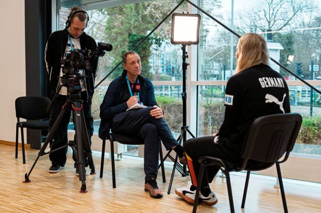 Handball, Frauen WM, Hauptrunde Gruppe 2: Deutschland - Pressekonferenz Torhueterin Katharina Filter (Deutschland) im TV2 Interview Dortmund Nordrhein-Westfalen Deutschland