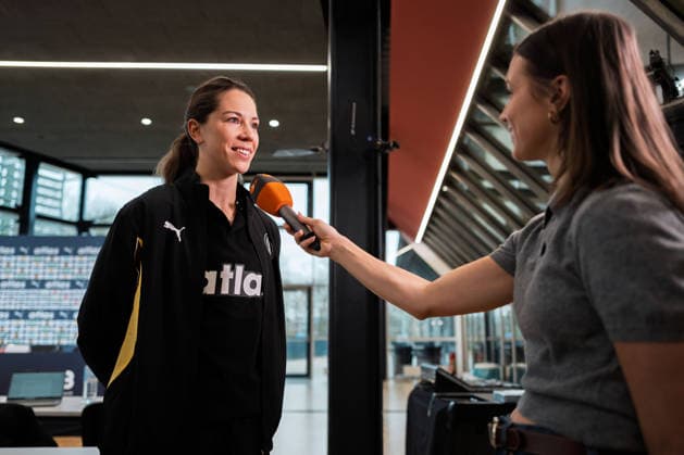 Handball, Frauen WM, Hauptrunde Gruppe 2: Deutschland - Pressekonferenz Emily Vogel (Deutschland) im ZDF Interview Dortmund Nordrhein-Westfalen Deutschland